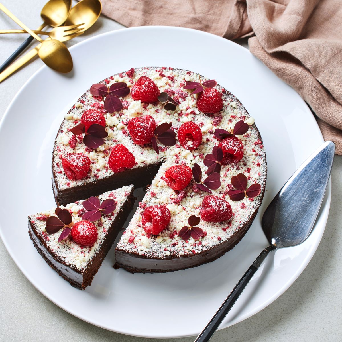 Sjokolademoussekake - en kake til 10 personer 1 sjokolademoussekake eller Sjokolademousse