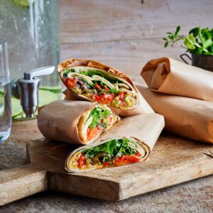 Rødbettortilla med tandooristekt løk fra Ottestad og vegansk hummus Oslo Spektrum