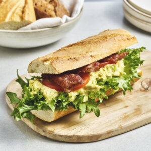 Stor baguette med kyllingcurry og bacon