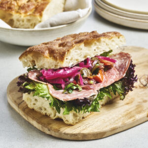 Focaccia med fennikelsalami og fetaost